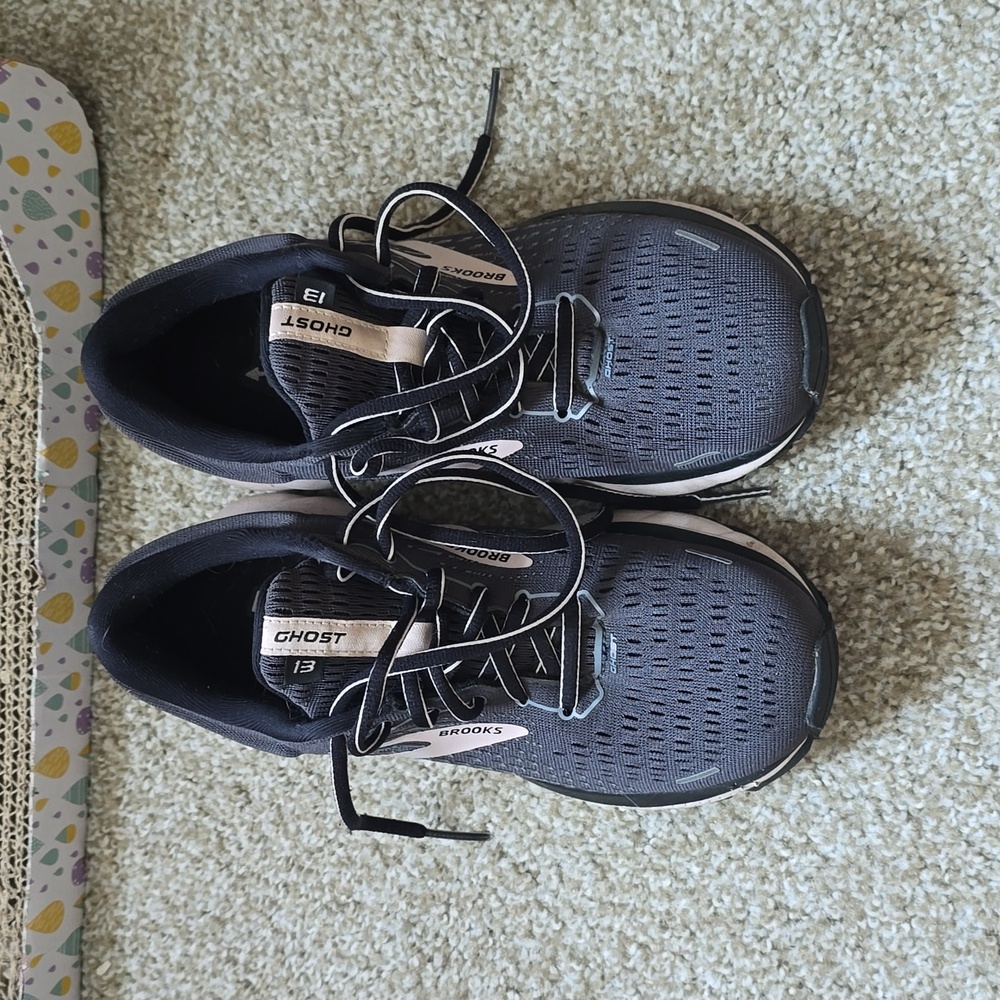 Brooks Ghost Sneakers Womens 7.5 Lightly used.